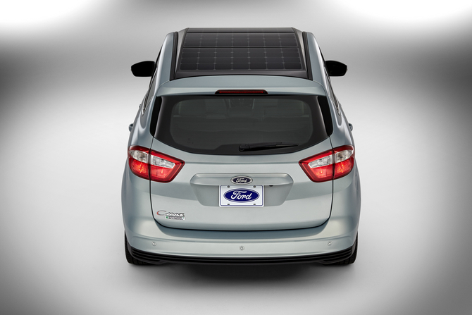 The range is unaffected by the solar cell The range is unaffected by the solar cell
