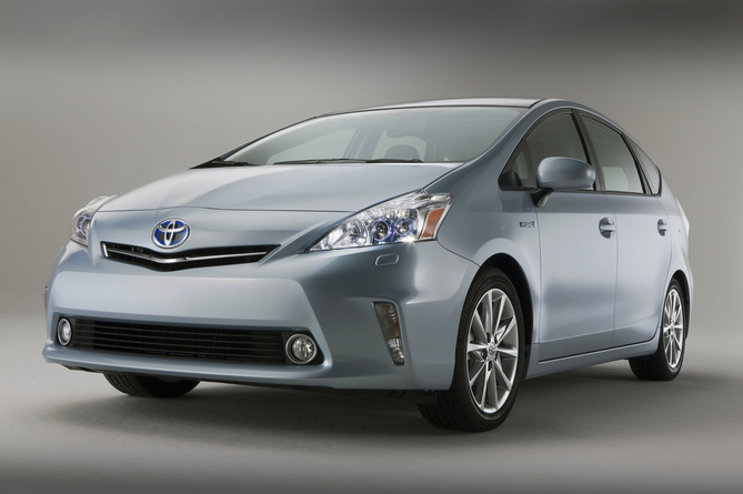 Toyota Prius v Toyota Prius v