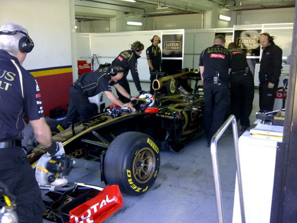 Raikkonen Takes to the Track for the First Time for Lotus Raikkonen Takes to the Track for the First Time for Lotus