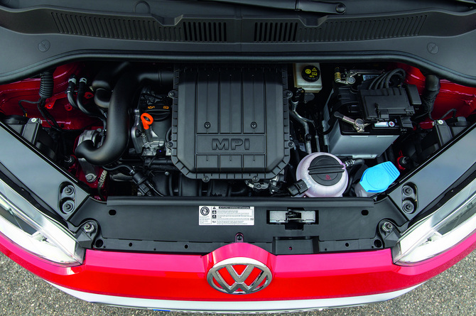 La cross up! peut être commandée avec un 3 cylindre essence de 55 kW / 75 ch et une boite mécanique à 5 rapports. 