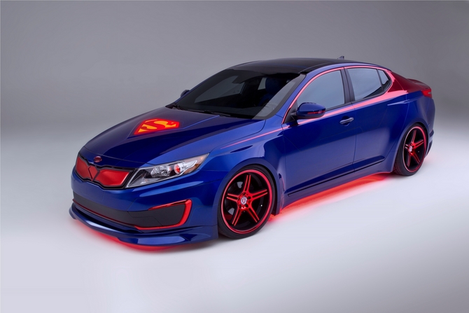 The car gets Superman touches over the entire body The car gets Superman touches over the entire body