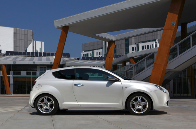 Alfa Romeo Mito Hatchback 1.4 16v Lusso Alfa Romeo Mito Hatchback 1.4 16v Lusso
