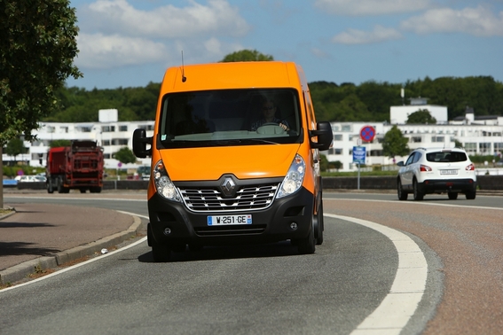 Renault Master Furgão Mercadorias Tracção L1H2 Teto Sobrelev. 3.5T 2.3 dCi Renault Master Furgão Mercadorias Tracção L1H2 Teto Sobrelev. 3.5T 2.3 dCi