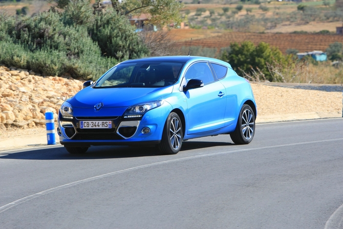 Renault Mégane Coupé 1.5 dCi SS FAP ECO2 GT Line Renault Mégane Coupé 1.5 dCi SS FAP ECO2 GT Line