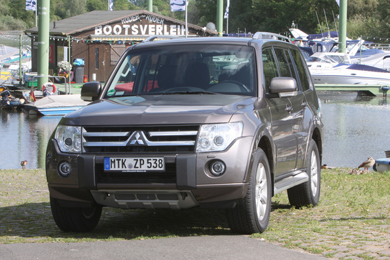 Mitsubishi Pajero 3.2 DI-D Intense Automatic Mitsubishi Pajero 3.2 DI-D Intense Automatic