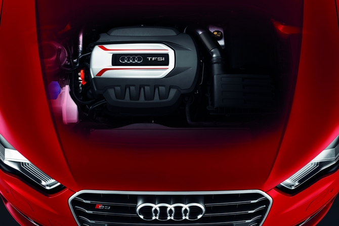 La compression de 9,3 :1 est particulièrement élevée pour un moteur turbo. La compression de 9,3 :1 est particulièrement élevée pour un moteur turbo.