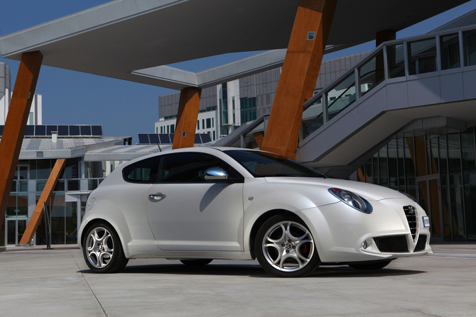 Alfa Romeo Mito Hatchback 1.3 JTDm 95 Turismo Alfa Romeo Mito Hatchback 1.3 JTDm 95 Turismo
