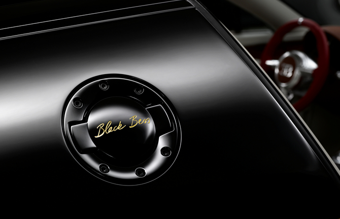 Des jantes peintes en noir, qui portent également les initiales en noir du fondateur Ettore Bugatti Des jantes peintes en noir, qui portent également les initiales en noir du fondateur Ettore Bugatti