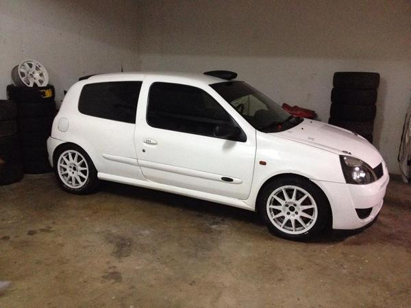 Renault Clio Renault Sport 2.0 16v Renault Clio Renault Sport 2.0 16v