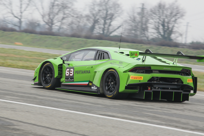 The GT3 version is powered by the same V10 5.2-liter engine The GT3 version is powered by the same V10 5.2-liter engine