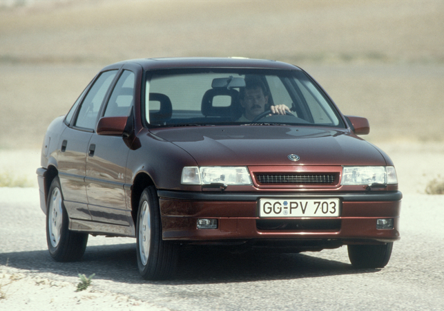 As versões V6 e Turbo mostraram que o Vectra também podia ser um sedan de desempenho As versões V6 e Turbo mostraram que o Vectra também podia ser um sedan de desempenho