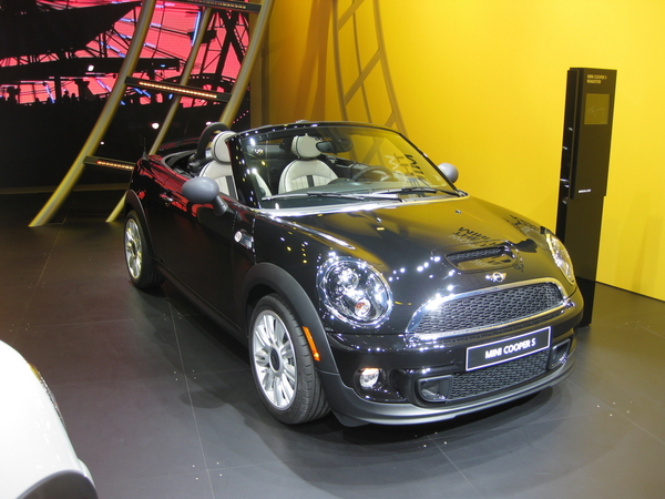 MINI (BMW) MINI Cooper S Roadster AT MINI (BMW) MINI Cooper S Roadster AT