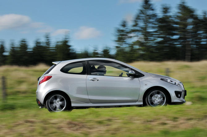 Mazda 2 MZR 1.3 Sport 86cv Mazda 2 MZR 1.3 Sport 86cv