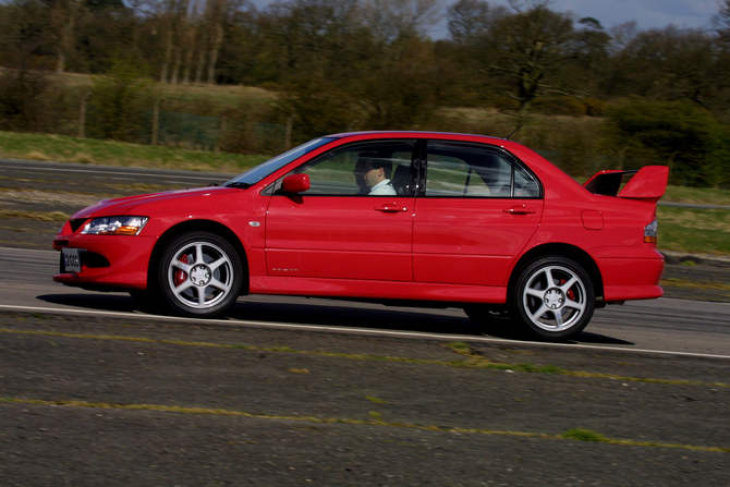 Mitsubishi Lancer Evolution VIII FQ300 Mitsubishi Lancer Evolution VIII FQ300