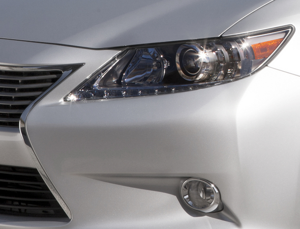Lexus ES350 Flies into New York Motor Show Lexus ES350 Flies into New York Motor Show