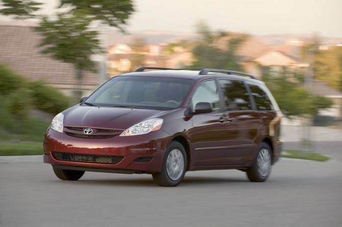 Toyota Sienna LE FWD with 7 Passenger Seating Toyota Sienna LE FWD with 7 Passenger Seating