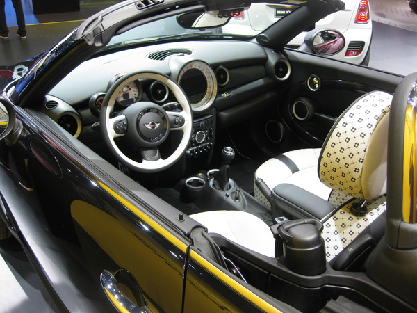 MINI (BMW) MINI Cooper S Roadster AT MINI (BMW) MINI Cooper S Roadster AT