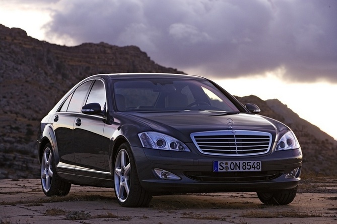 Mercedes-Benz S 500 4MATIC Mercedes-Benz S 500 4MATIC