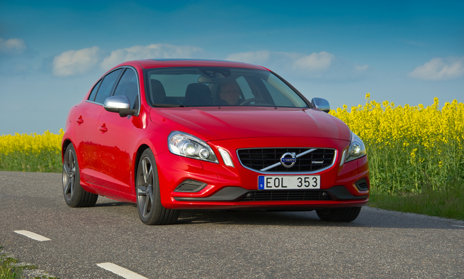Volvo S60 D5 Start/Stop R-Design Volvo S60 D5 Start/Stop R-Design