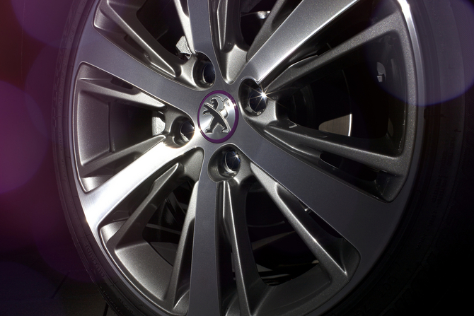The XY also has purple-accented wheels The XY also has purple-accented wheels