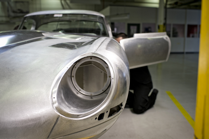 The weight reduction provided by the original 'Lightweight'models was 114 kg in comparison to a series E-Type The weight reduction provided by the original 'Lightweight'models was 114 kg in comparison to a series E-Type