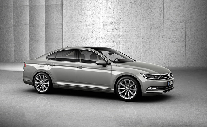 Grâce à une construction allégée innovante, la nouvelle Passat a perdu jusqu’à 85 kg par rapport à la génération précédente. Grâce à une construction allégée innovante, la nouvelle Passat a perdu jusqu’à 85 kg par rapport à la génération précédente.