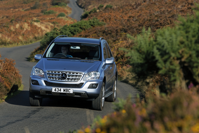 Mercedes-Benz ML350 CDI BlueEFF. SE Mercedes-Benz ML350 CDI BlueEFF. SE