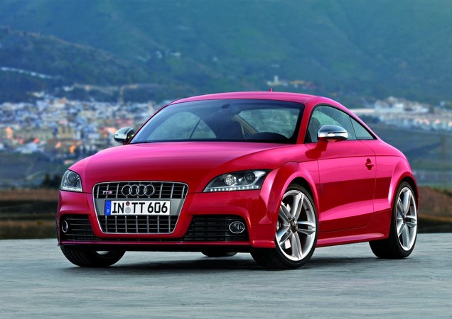 Audi TTS 2.0T quattro S tronic Audi TTS 2.0T quattro S tronic