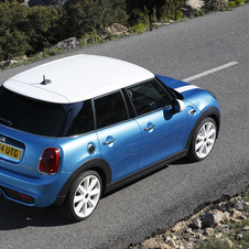 Na chegada ao mercado, o novo MINI de cinco portas vai estar disponível nas versões Cooper, Cooper D, Cooper S e Cooper SD