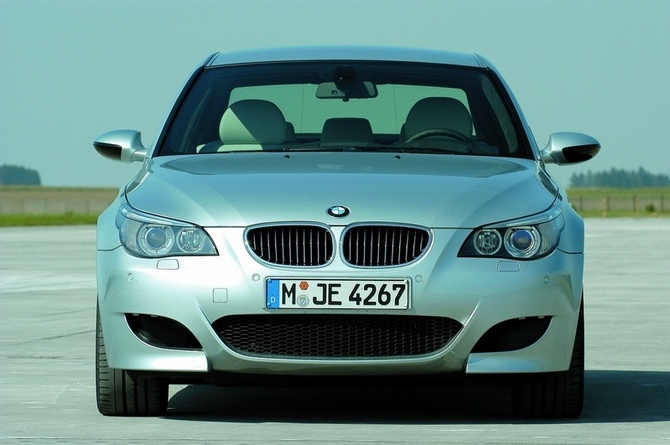 BMW M5 (US) BMW M5 (US)