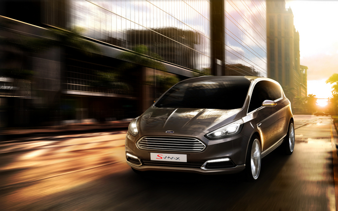 Tem uma grelha grande e um capot aerodinâmico como o dos Ford mais recentes Tem uma grelha grande e um capot aerodinâmico como o dos Ford mais recentes