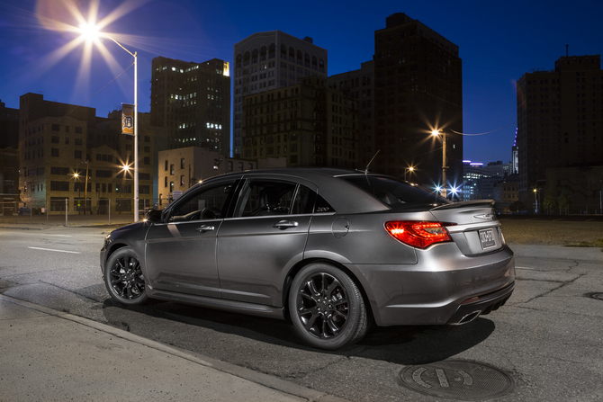 It gets black 18in wheels, a rear spoiler and sport suspension It gets black 18in wheels, a rear spoiler and sport suspension