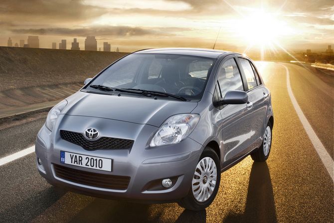 Toyota Yaris 1.0 VVT-i High Pack (10) Toyota Yaris 1.0 VVT-i High Pack (10)