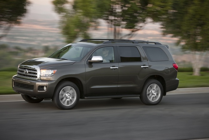 Toyota Sequoia SR5 5.7L 4X2 Toyota Sequoia SR5 5.7L 4X2