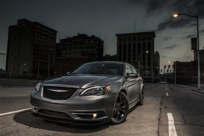 The Carhartt Chrysler 200 gets black details The Carhartt Chrysler 200 gets black details