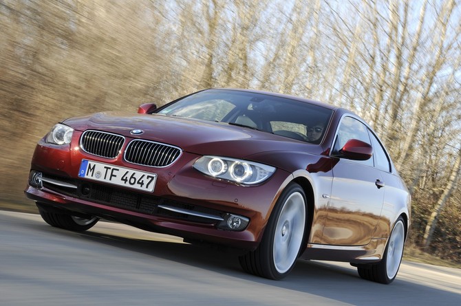 BMW 330i Coupé Edition Exclusive AT BMW 330i Coupé Edition Exclusive AT