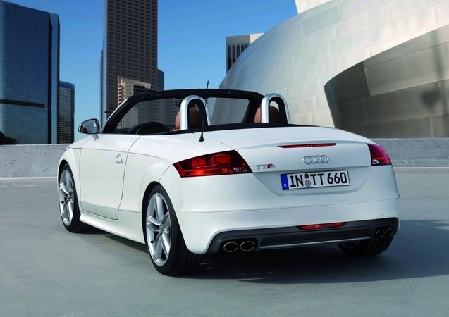 Audi TTS Roadster 2.0 TFSI quattro S tronic Audi TTS Roadster 2.0 TFSI quattro S tronic
