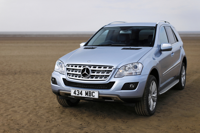 Mercedes-Benz ML300 CDI BlueEFF. SE Mercedes-Benz ML300 CDI BlueEFF. SE