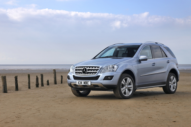 Mercedes-Benz ML300 CDI BlueEFF. SE Mercedes-Benz ML300 CDI BlueEFF. SE