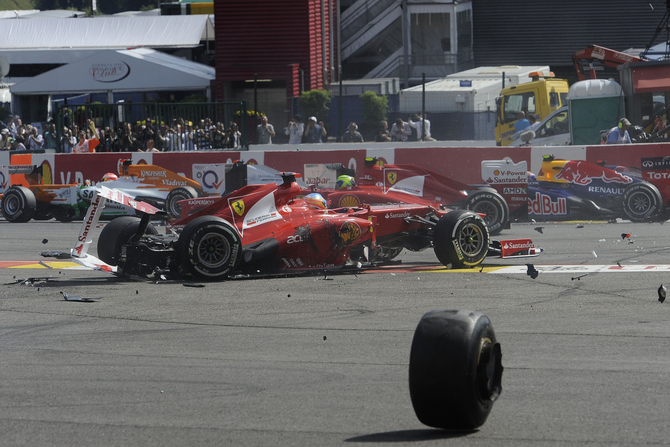 Alonso escapou ileso ao acidente Alonso escapou ileso ao acidente