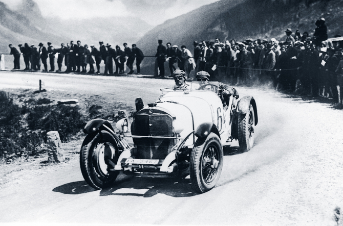 Caracciola in a Mercedes-Benz SSK in another race Caracciola in a Mercedes-Benz SSK in another race