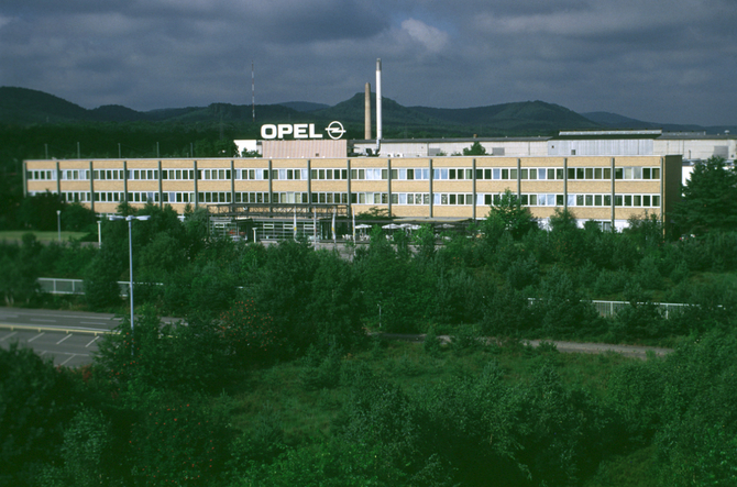 The Kaiserslautern factory employs 2,200 workers The Kaiserslautern factory employs 2,200 workers