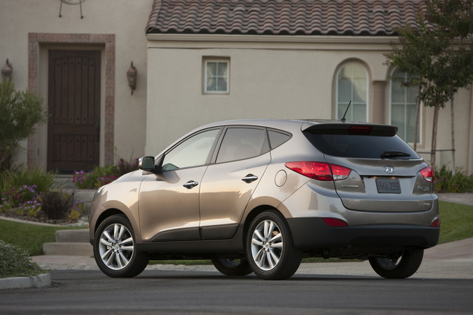 Hyundai Tucson GLS Manual FWD Hyundai Tucson GLS Manual FWD