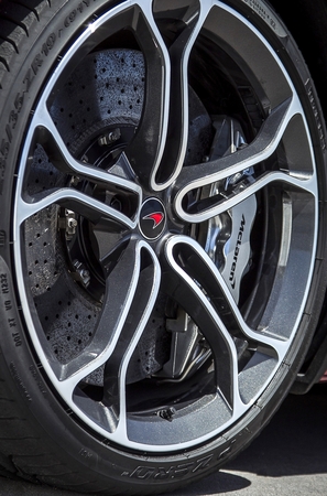 The wheels have a diamond-cut finish with chrome highlights and black details The wheels have a diamond-cut finish with chrome highlights and black details