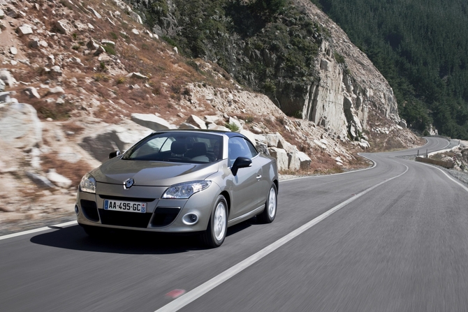 Renault Mégane III Coupé Cabriolet 1.5 dCi 110cv FAP ECO2 Dynamique Renault Mégane III Coupé Cabriolet 1.5 dCi 110cv FAP ECO2 Dynamique