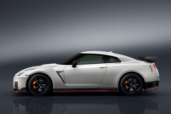 Nissan GT-R 3.8 V6 NISMO Nissan GT-R 3.8 V6 NISMO