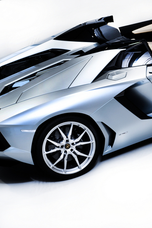 Aventador Gets Droptop Version with Two-Peice Carbon Top Aventador Gets Droptop Version with Two-Peice Carbon Top