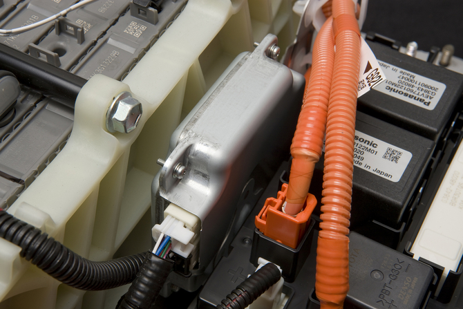 Batteries and fuel cell breakthroughs are necessary to drop emissions below 70g/km of CO2 on average Batteries and fuel cell breakthroughs are necessary to drop emissions below 70g/km of CO2 on average