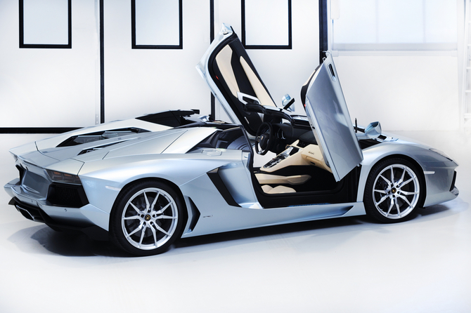 Aventador Gets Droptop Version with Two-Peice Carbon Top Aventador Gets Droptop Version with Two-Peice Carbon Top