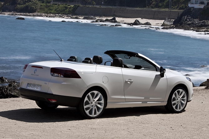Renault Mégane III Coupé Cabriolet 1.5 dCi 110cv FAP ECO2 AT EDC Dynamique S Renault Mégane III Coupé Cabriolet 1.5 dCi 110cv FAP ECO2 AT EDC Dynamique S
